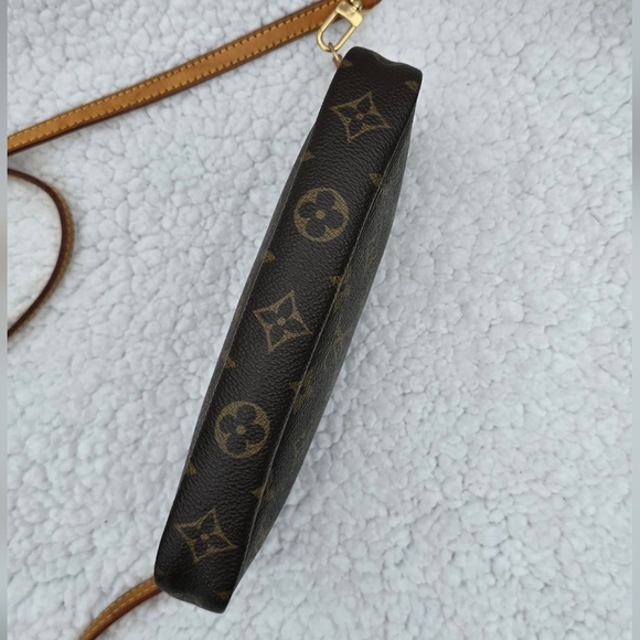Vintage Louis Vuitton Pochette Accesories Crossbody Bag With Branded Long Strap - Picture 9 of 17